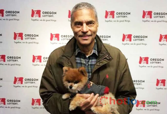 người đ&agrave;n &ocirc;ng tr&uacute;ng số 2 lần