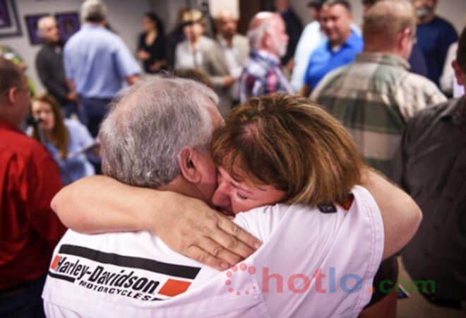 nh&oacute;m c&ocirc;ng nh&acirc;n mỹ tr&uacute;ng số