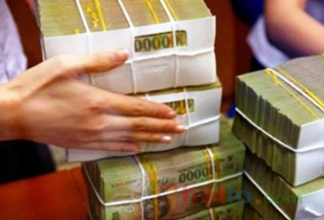 c&aacute;m cảnh đem hết tiền tr&uacute;ng số trả nợ cho chồng