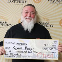 Để quên chiếc vé số ở cửa hàng và cái kết bất ngờ