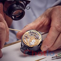 Thợ sửa đồng hồ và chiếc vé soi cầu xổ số độc đắc