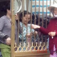 Trúng soi cầu xổ số 8 tỷ người dân kéo ùn ùn tới xin